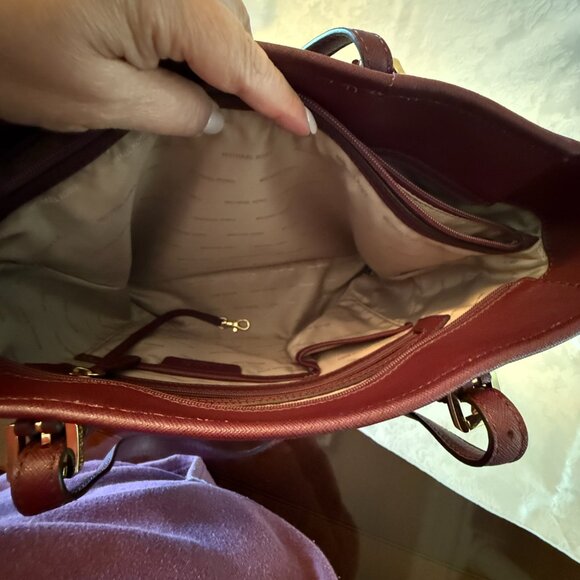 Michael Kors Jet Set Tote - Picture 3 of 8